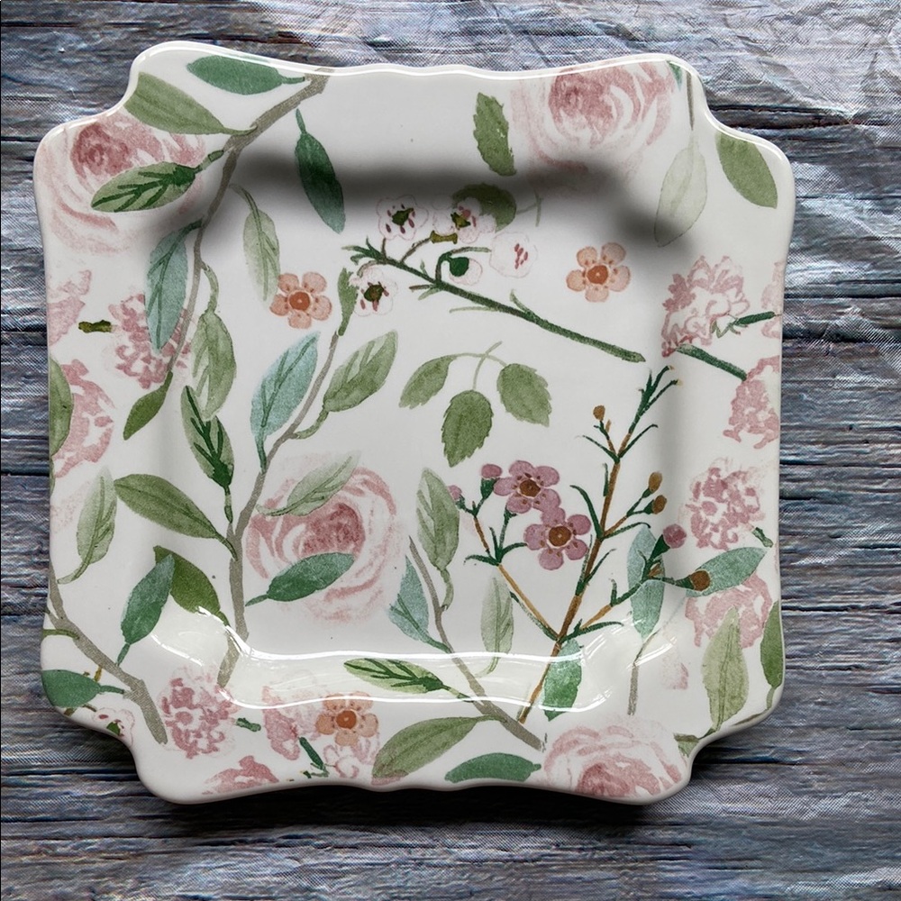 NIB Sweet Laurel 6” Dessert Plates Pink and White with Scalloped Edges - Picture 3 of 10